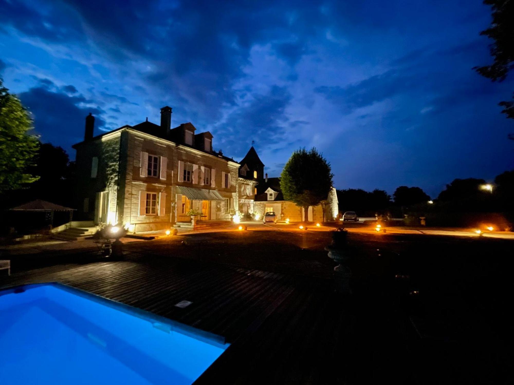 French Correze Moulin Bleu Hotel Saint-Pantaleon-de-Larche Exterior photo